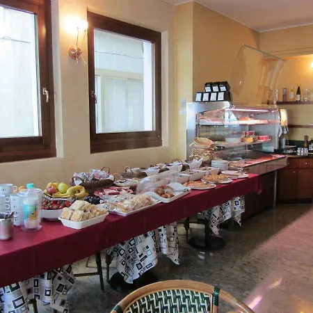 Roma فندق غارْدا