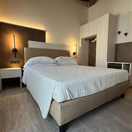 Hotel Roma 3*