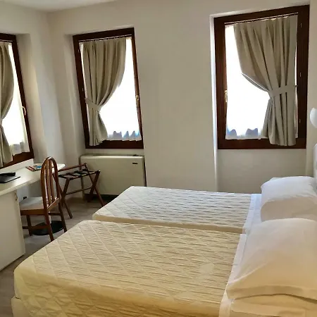 Roma 3* גארדה